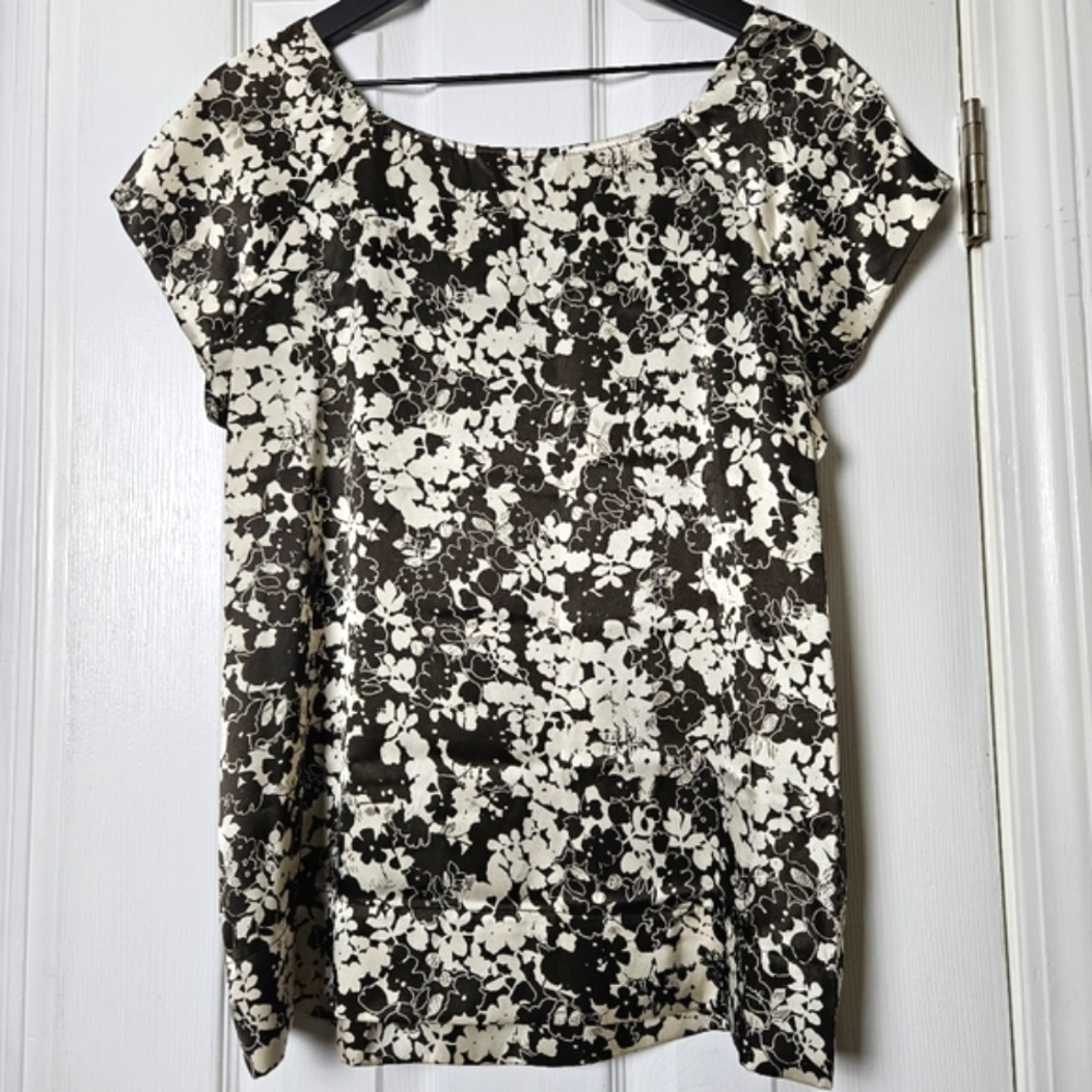 New York & Company satiny short cap sleeves top blouse with floral print Large - Picture 2 of 8